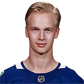 Photo of Elias Pettersson
